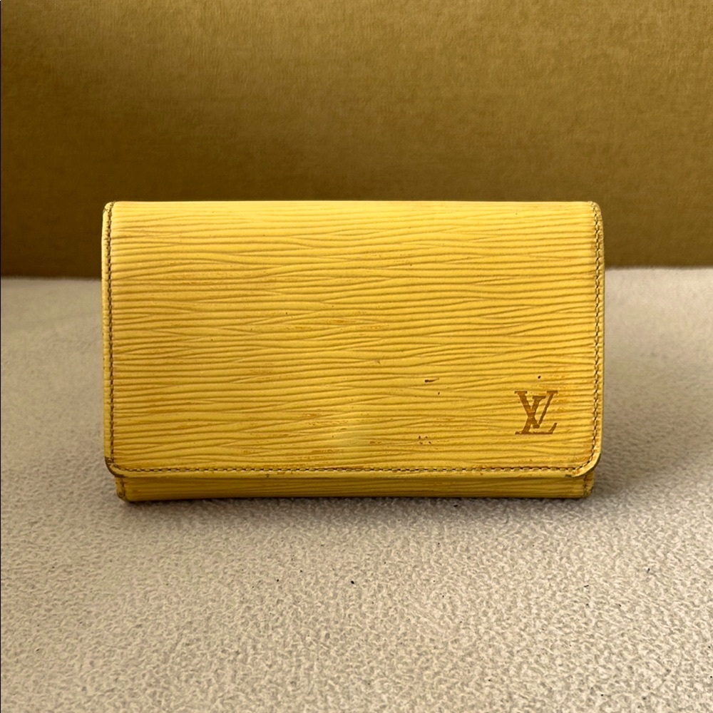 Louis Vuitton Epi Leather Women’s Button Wallet